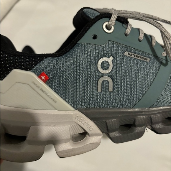 ON CLOUDFLYER WATERPROOF SEA/GLACI WOMEN shoes - Picture 4 of 4